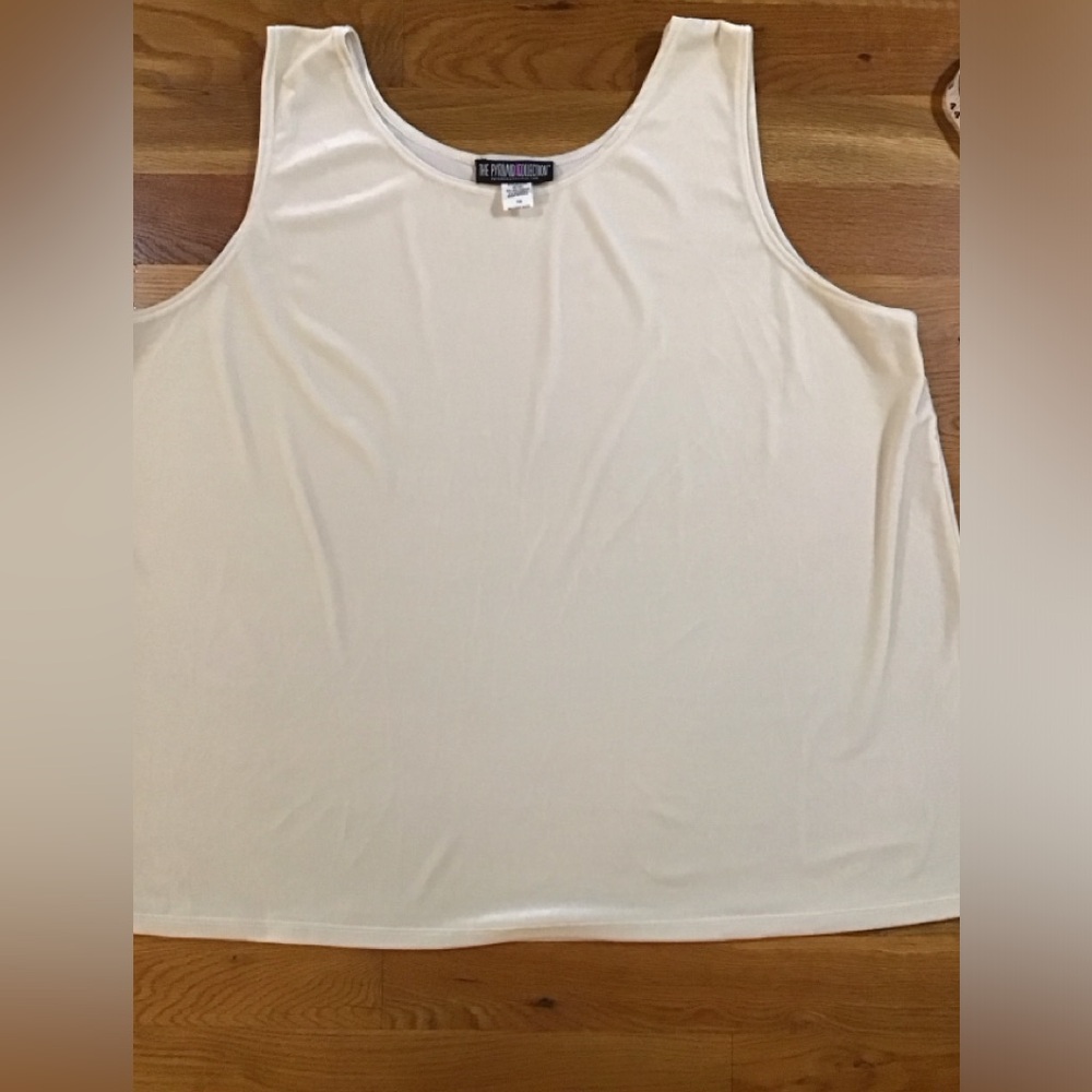 Woman’s size 3X the pyramid collection, stretch, velour tank top R